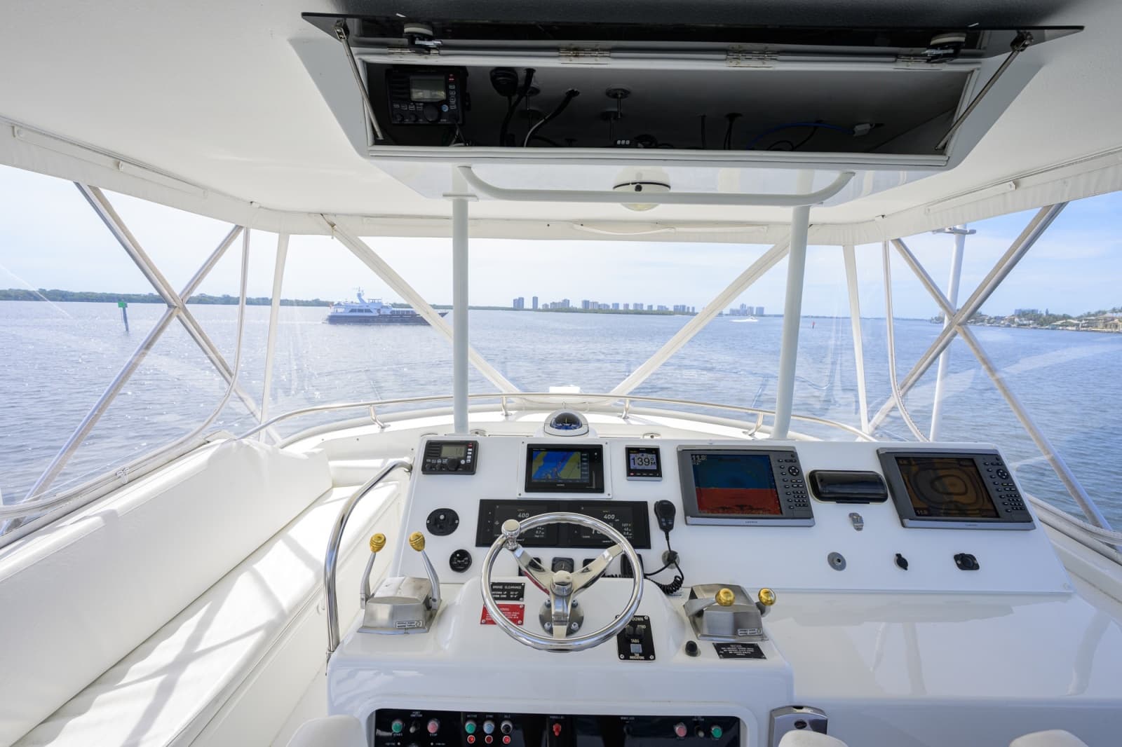 1992 Hatteras 46 Convertible - Photo 10