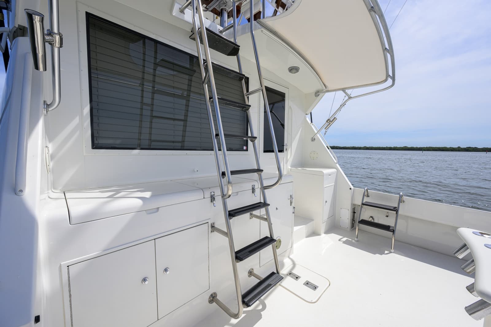 1992 Hatteras 46 Convertible - Photo 23