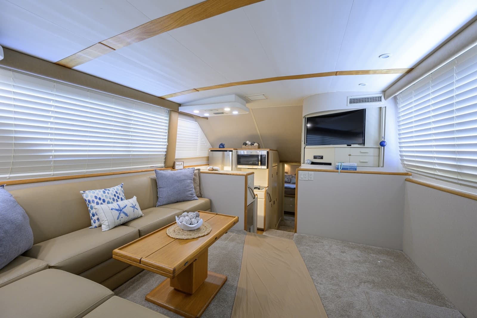 1992 Hatteras 46 Convertible - Photo 40