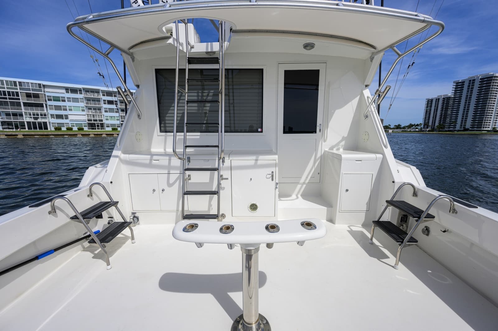 1992 Hatteras 46 Convertible - Photo 19