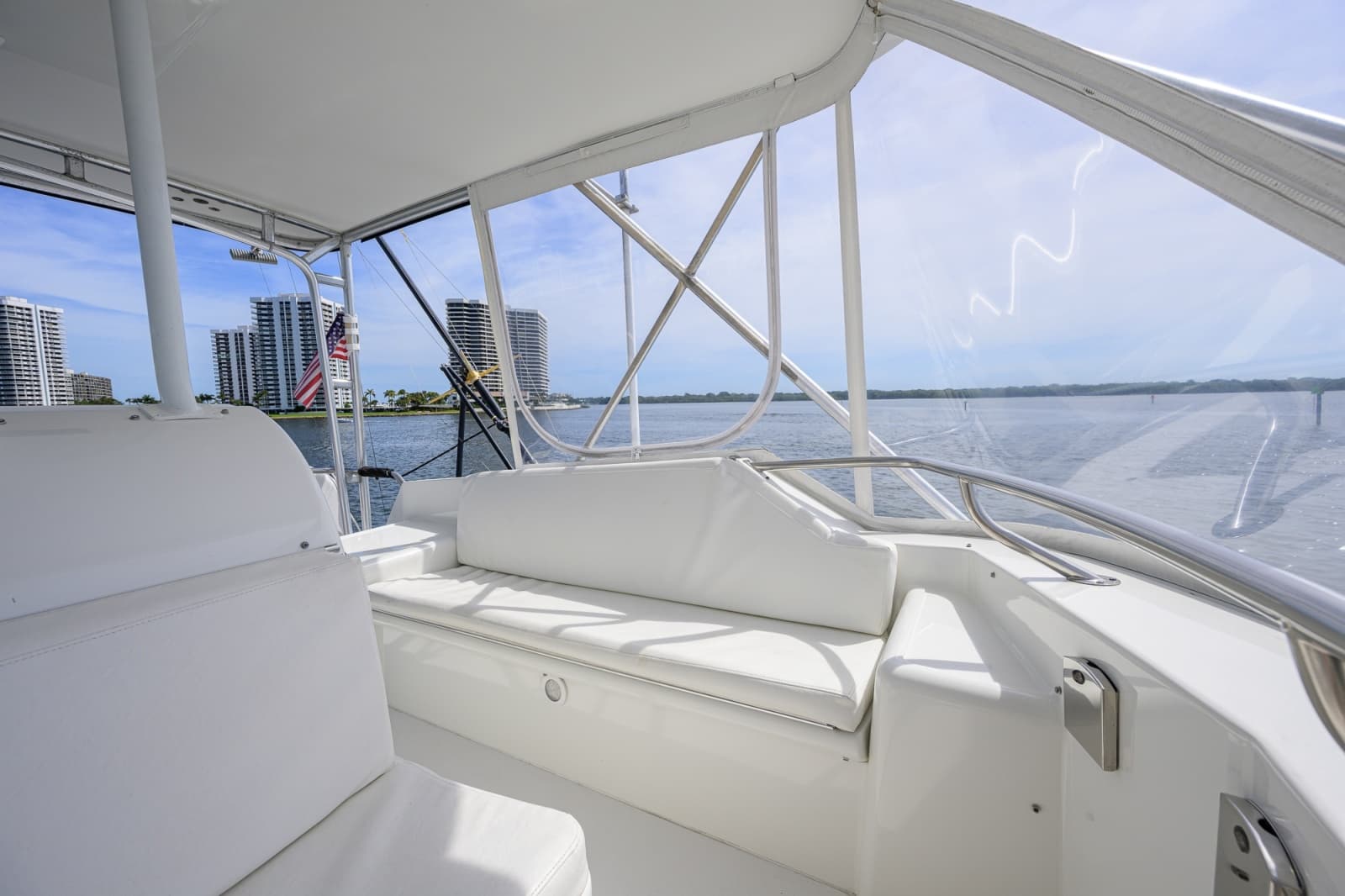 1992 Hatteras 46 Convertible - Photo 16
