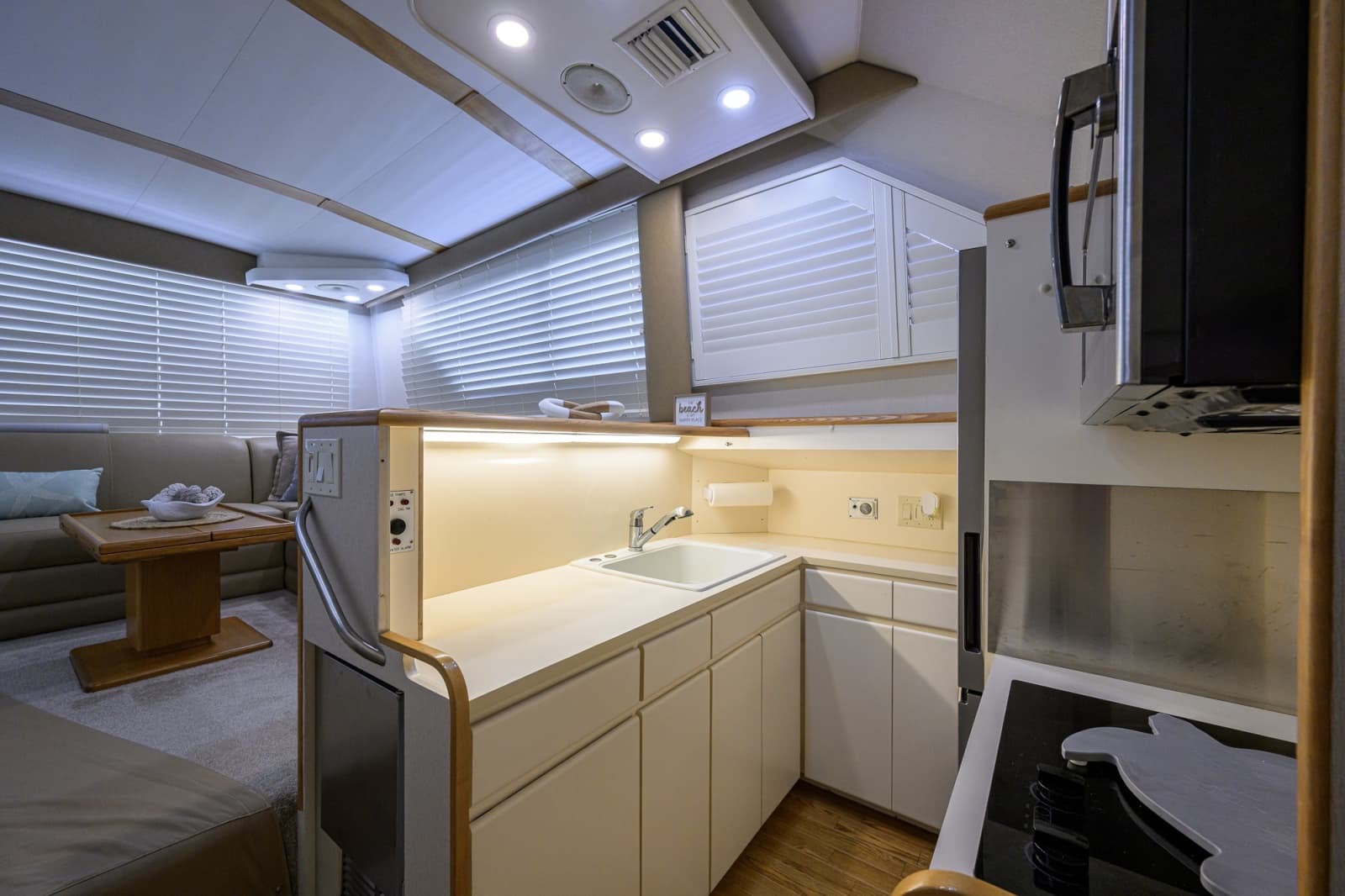 1992 Hatteras 46 Convertible - Photo 49