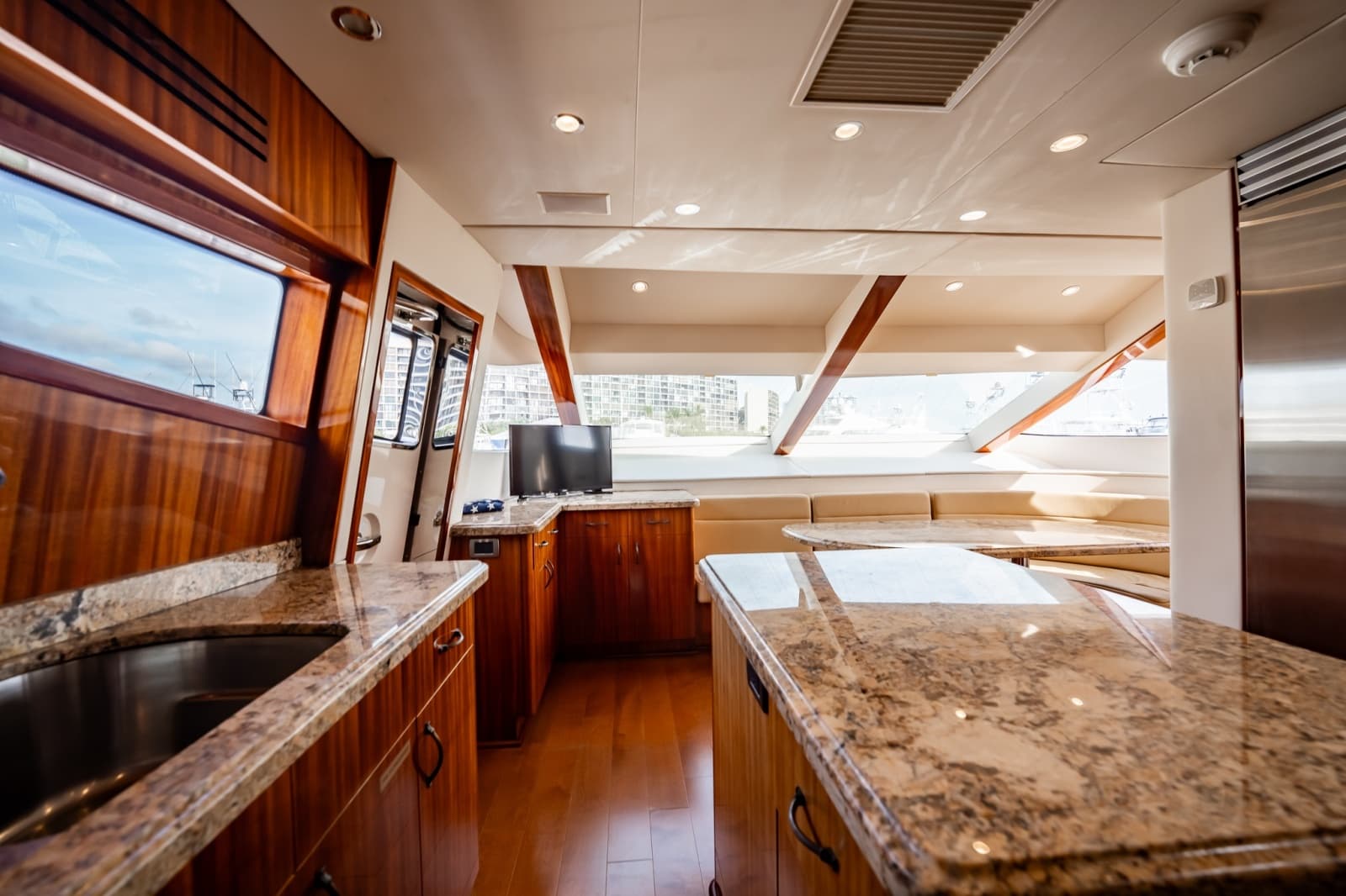 2012 Hatteras  - Photo 45