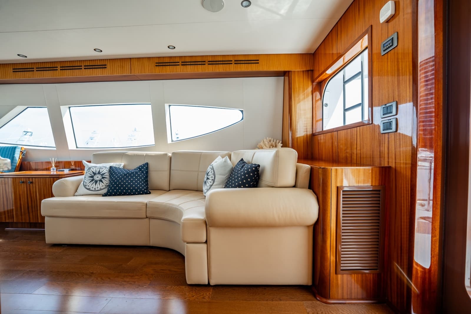 2012 Hatteras  - Photo 4