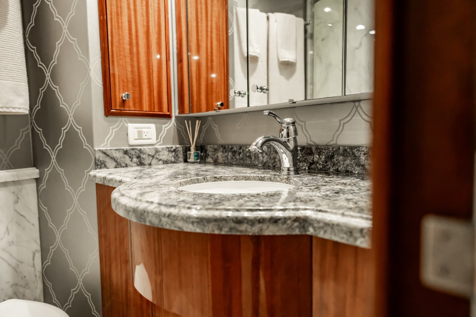 2012 Hatteras  - Photo 116