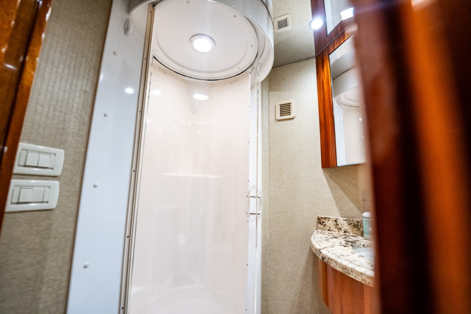 2012 Hatteras  - Photo 130