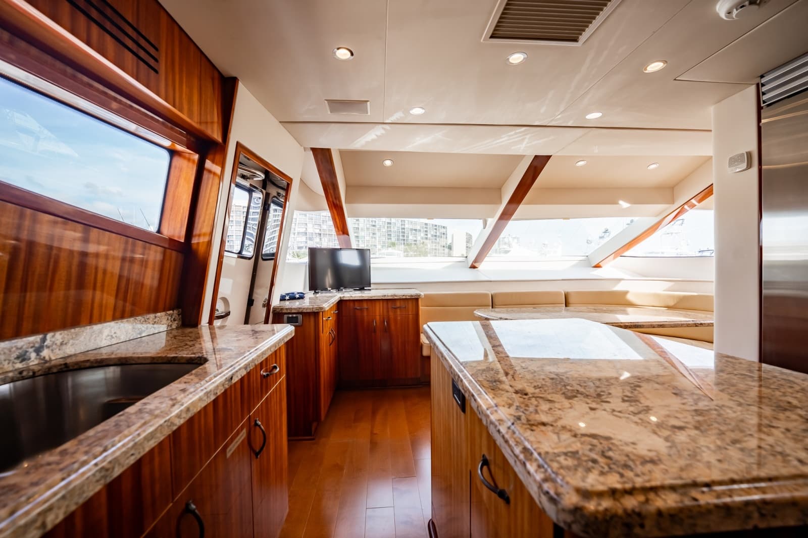 2012 Hatteras  - Photo 47