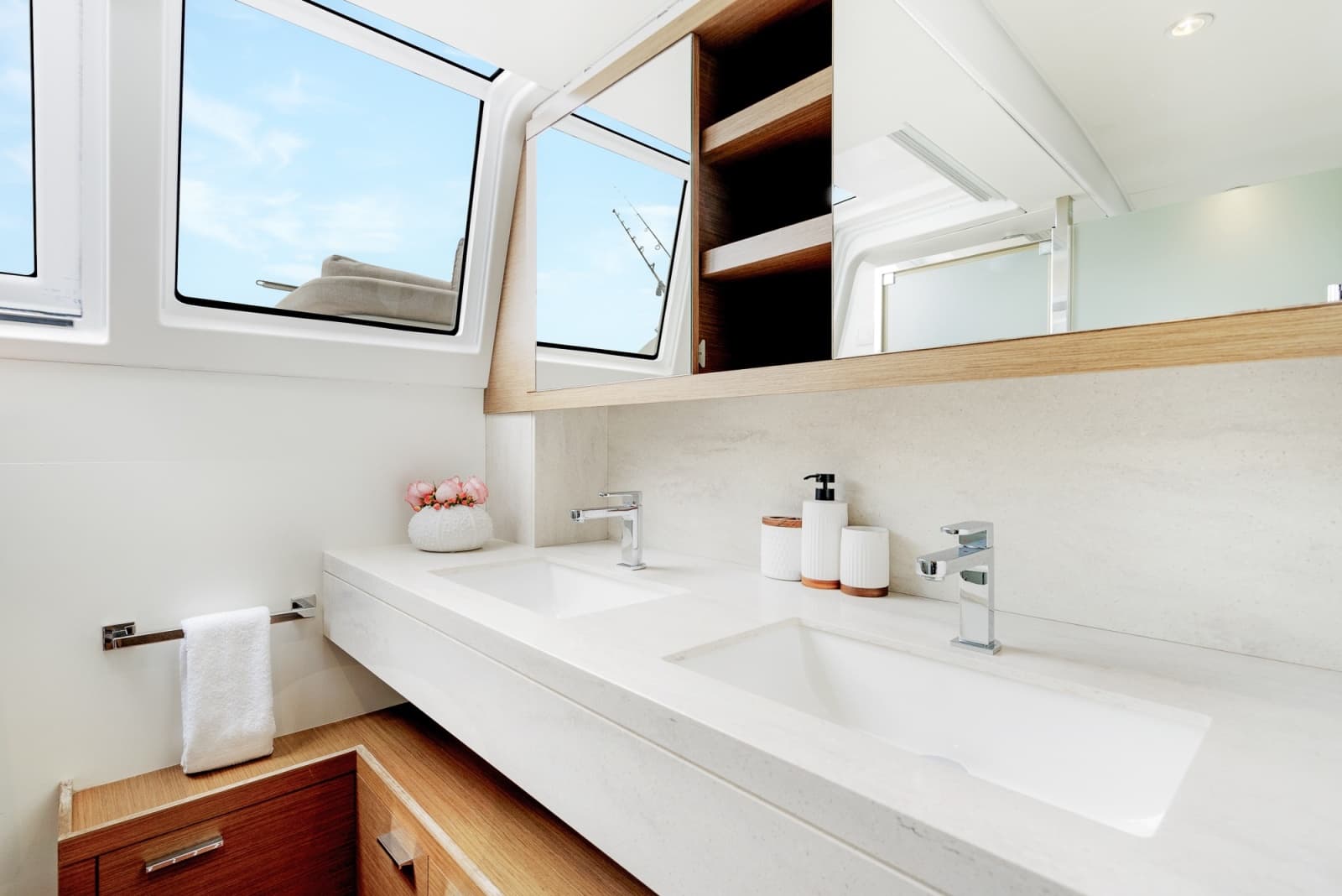 2018 Lagoon 630 Motor Yacht - Photo 25