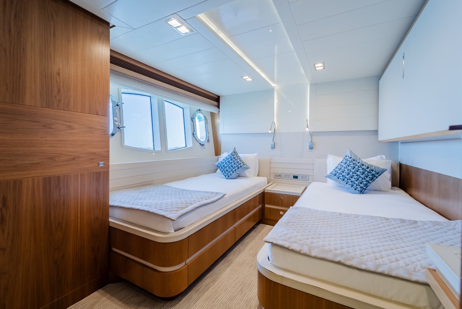 2012 Custom Line Raised Pilothouse - Photo 29