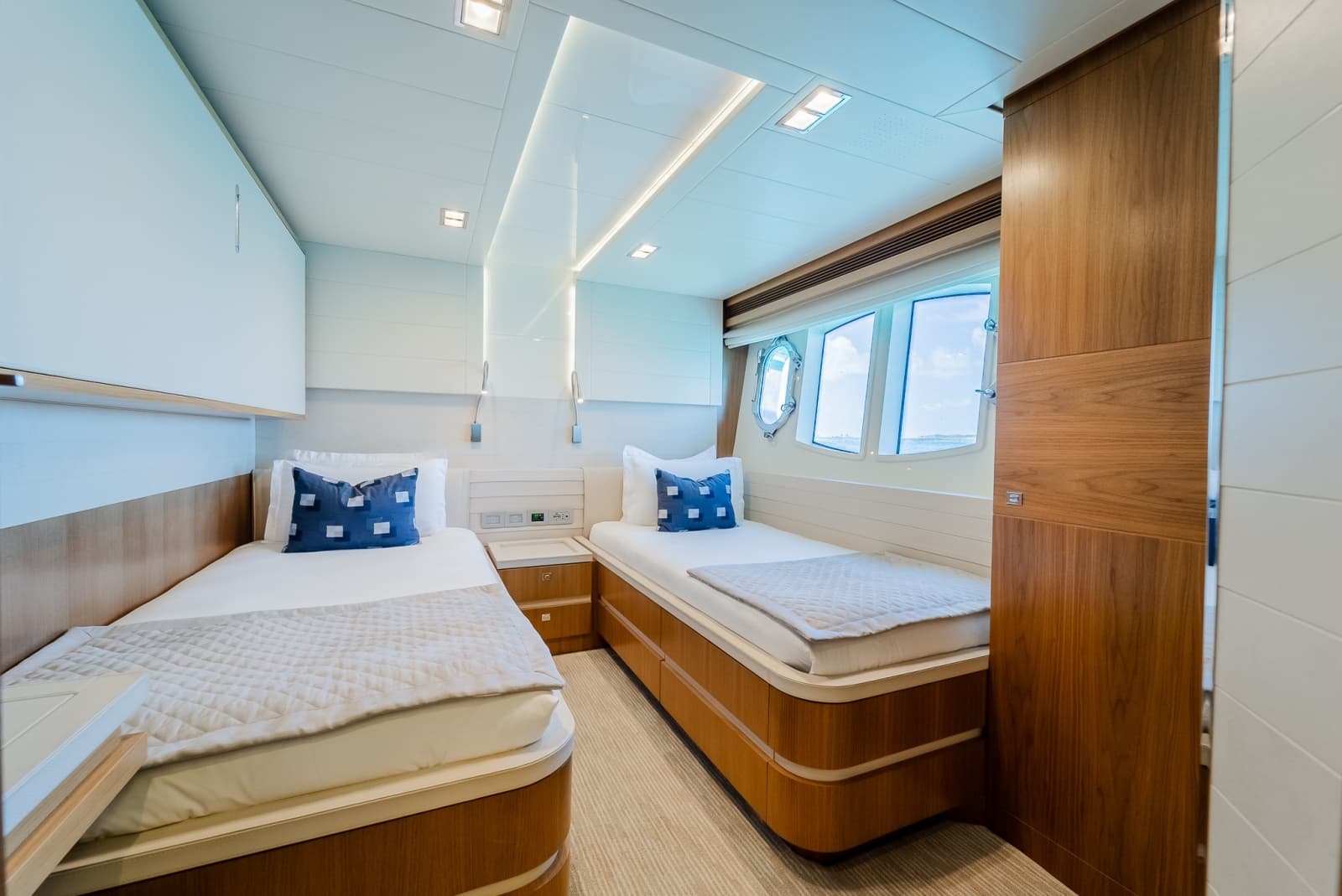 2012 Custom Line Raised Pilothouse - Photo 25