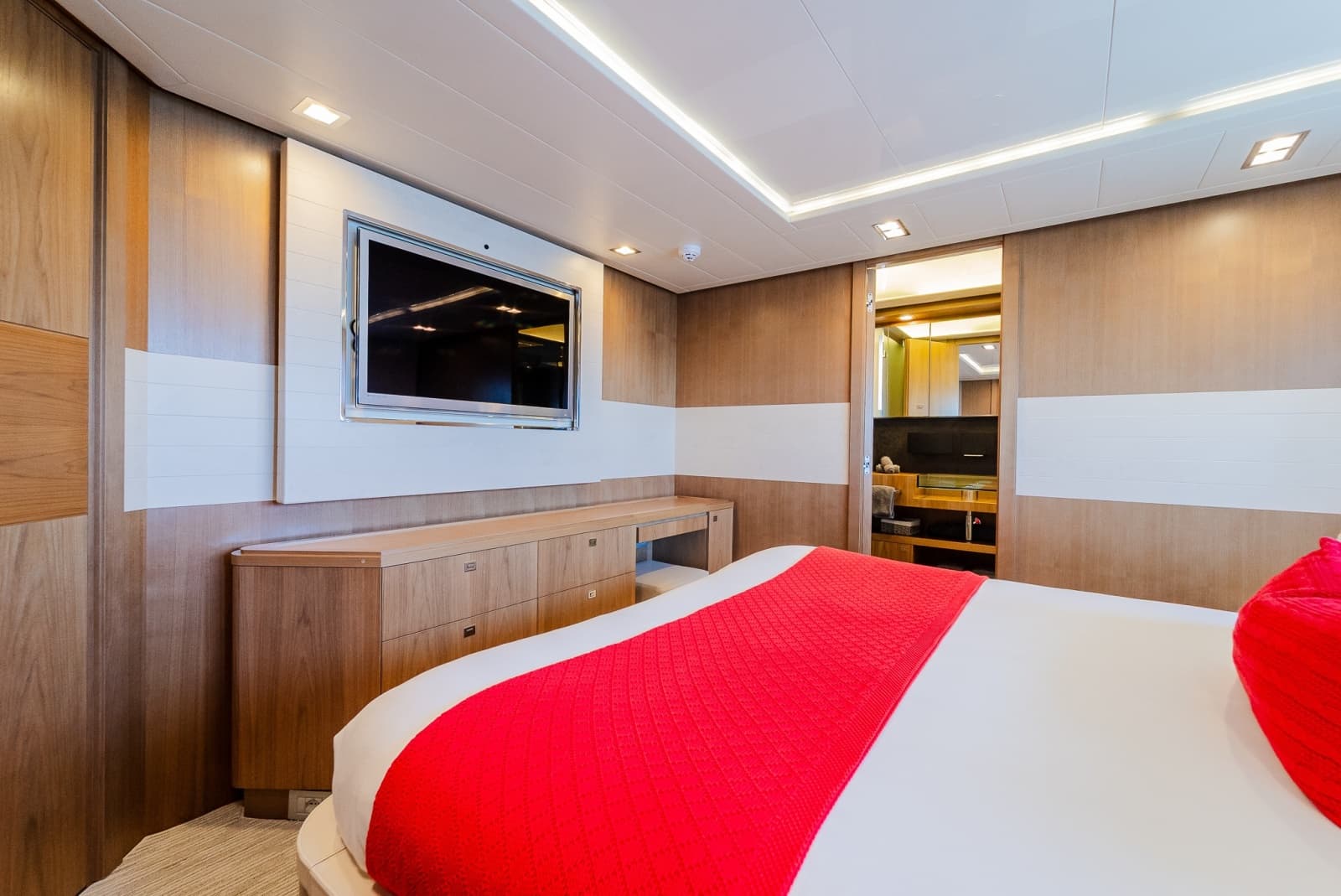 2012 Custom Line Raised Pilothouse - Photo 32
