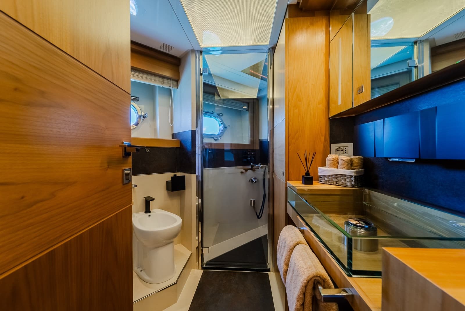 2012 Custom Line Raised Pilothouse - Photo 26