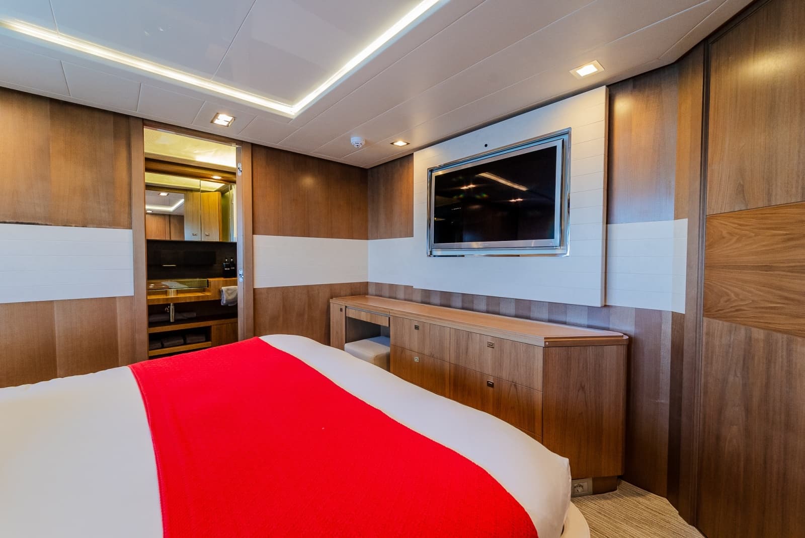 2012 Custom Line Raised Pilothouse - Photo 36