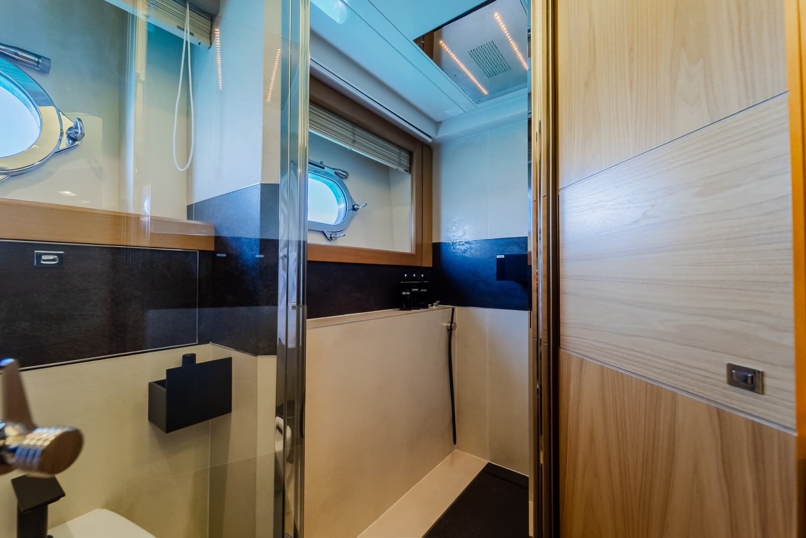 2012 Custom Line Raised Pilothouse - Photo 27