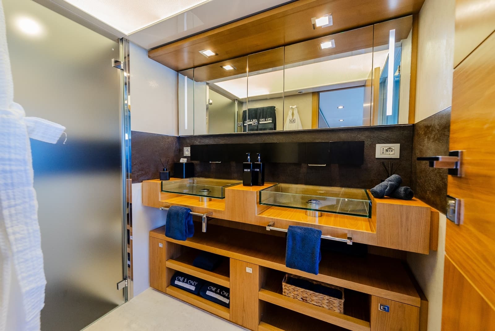 2012 Custom Line Raised Pilothouse - Photo 23
