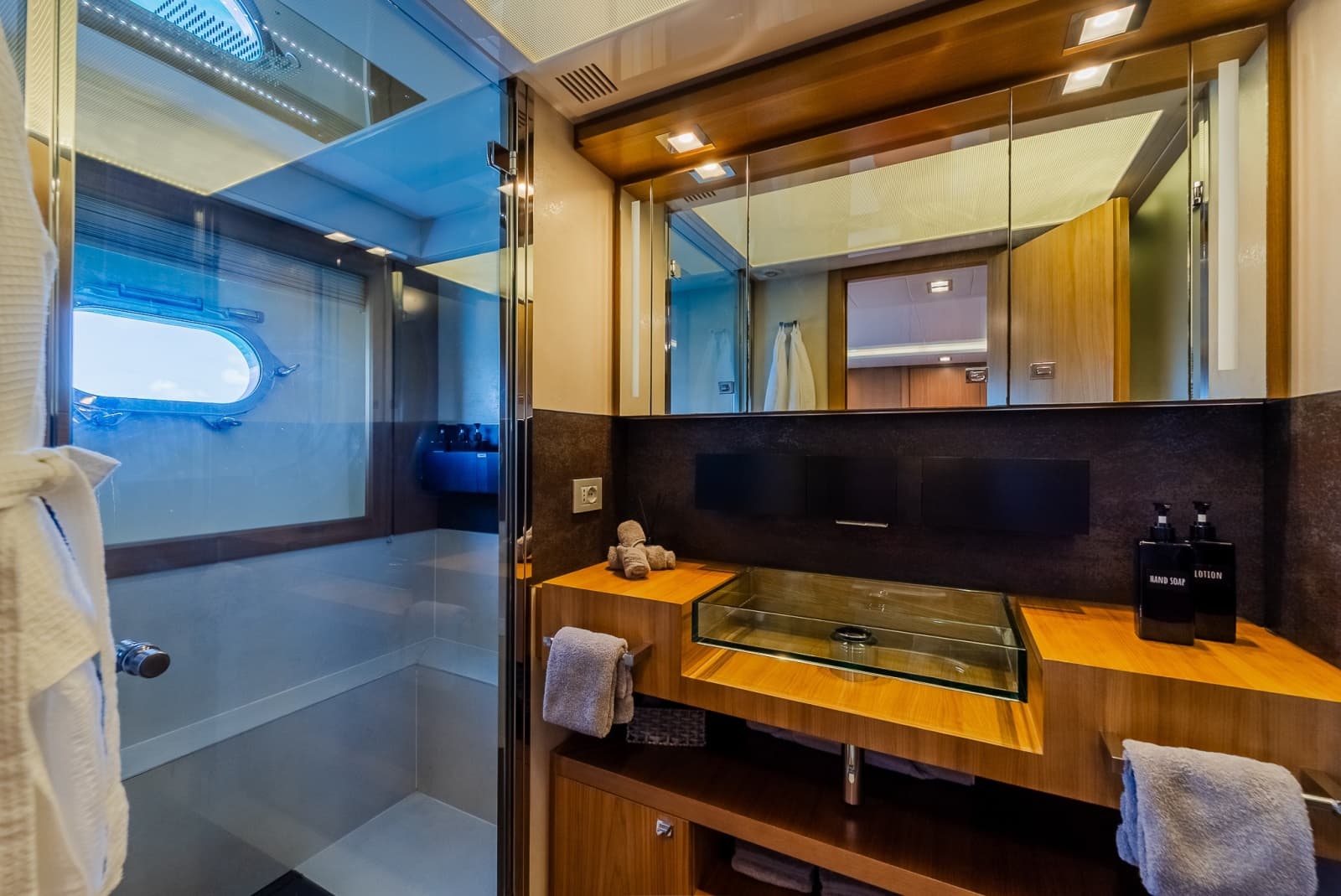 2012 Custom Line Raised Pilothouse - Photo 24