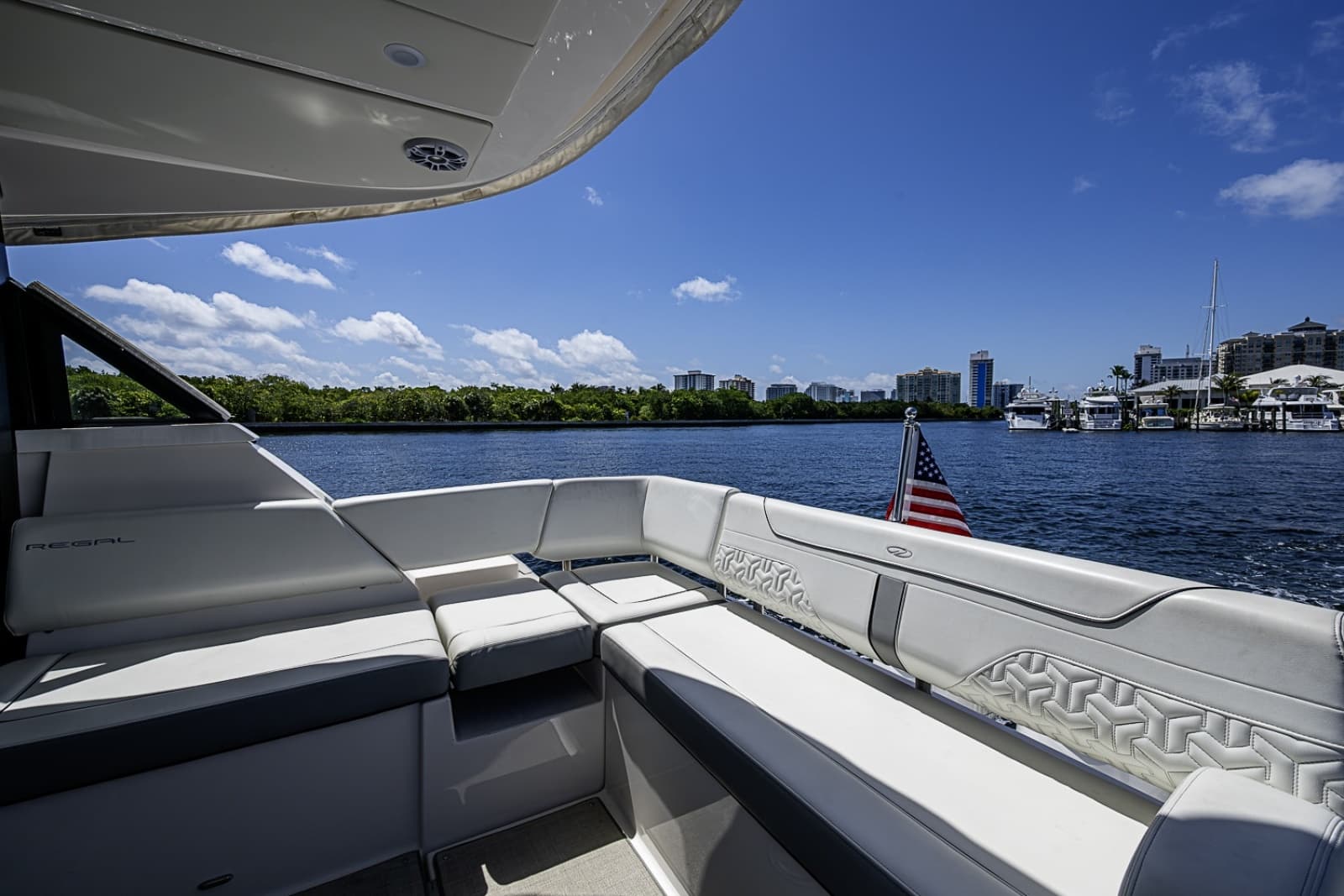 2025 Regal 38 XO - Photo 18