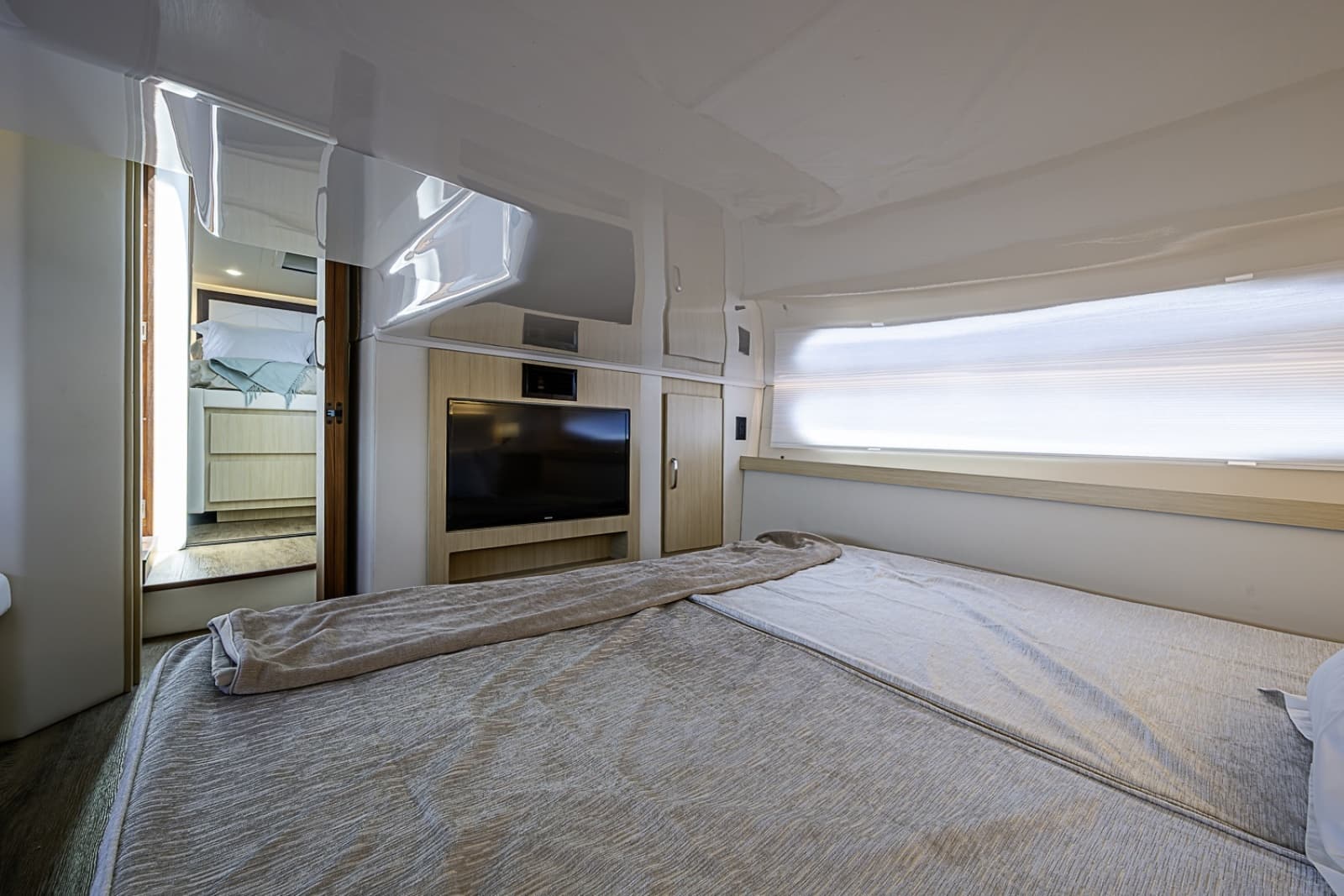 2025 Regal 38 XO - Photo 41