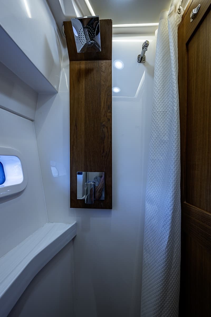 2025 Regal 38 XO - Photo 38