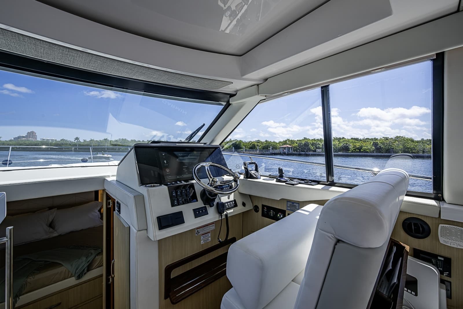2025 Regal 38 XO - Photo 23