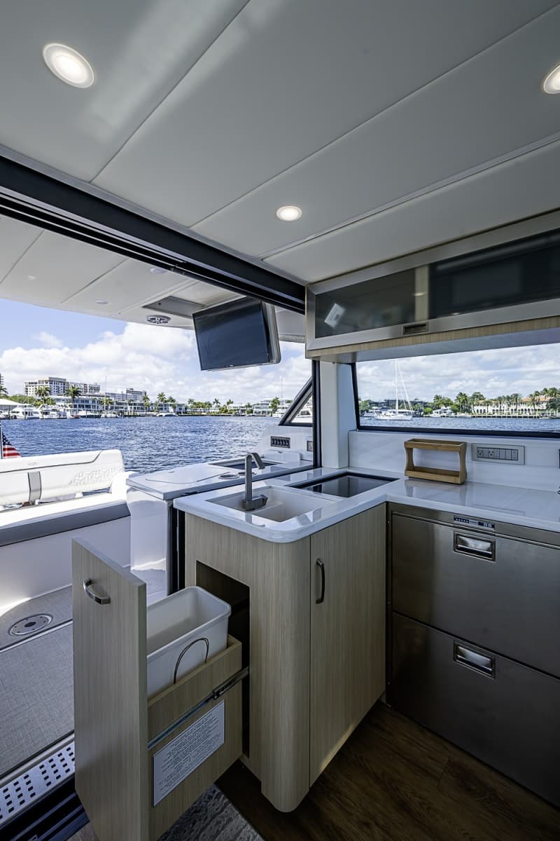2025 Regal 38 XO - Photo 29