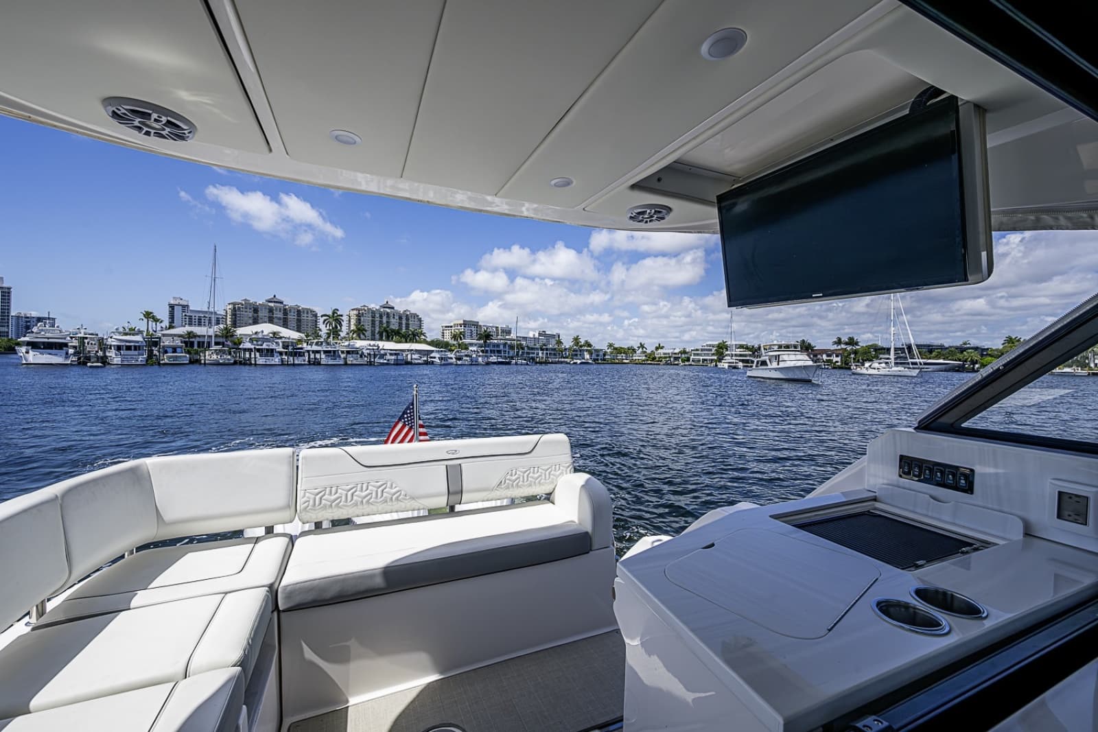 2025 Regal 38 XO - Photo 16