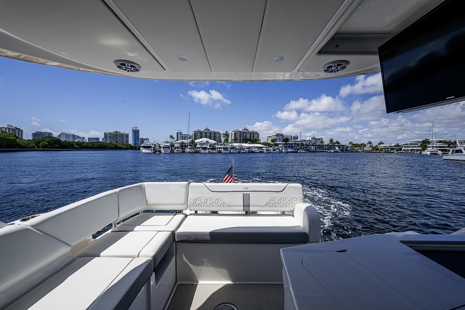 2025 Regal 38 XO - Photo 17