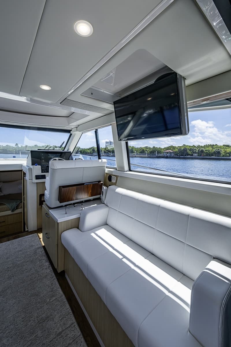 2025 Regal 38 XO - Photo 21