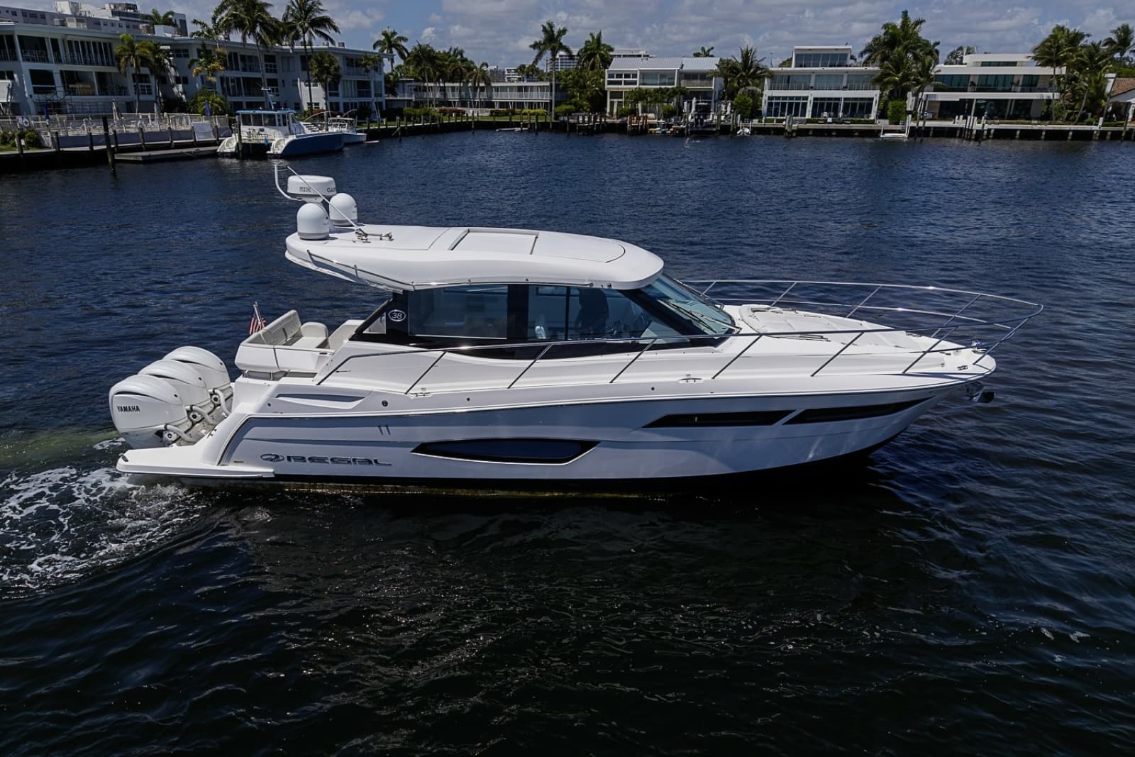 2025 Regal 38 XO - Photo 9