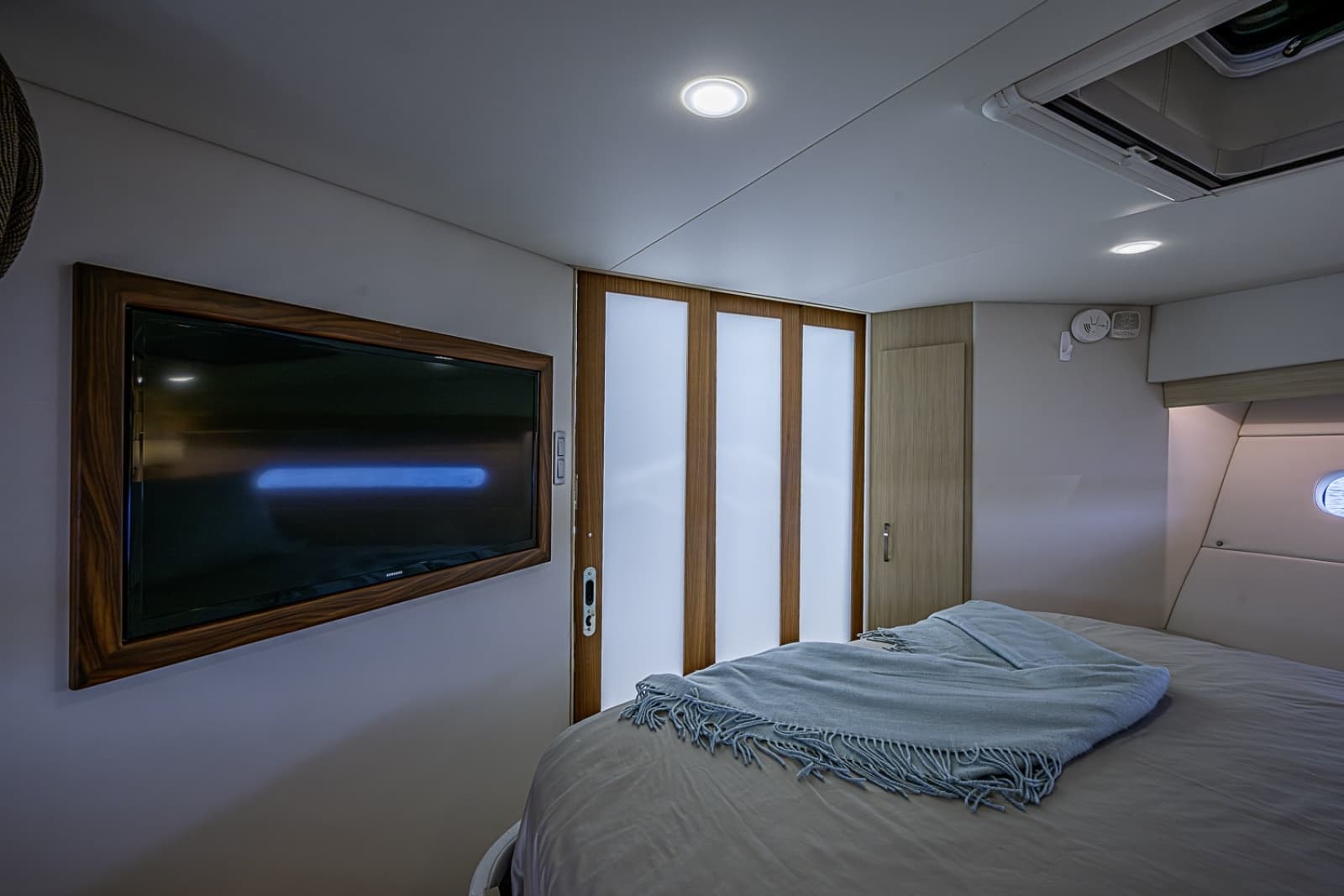 2025 Regal 38 XO - Photo 34