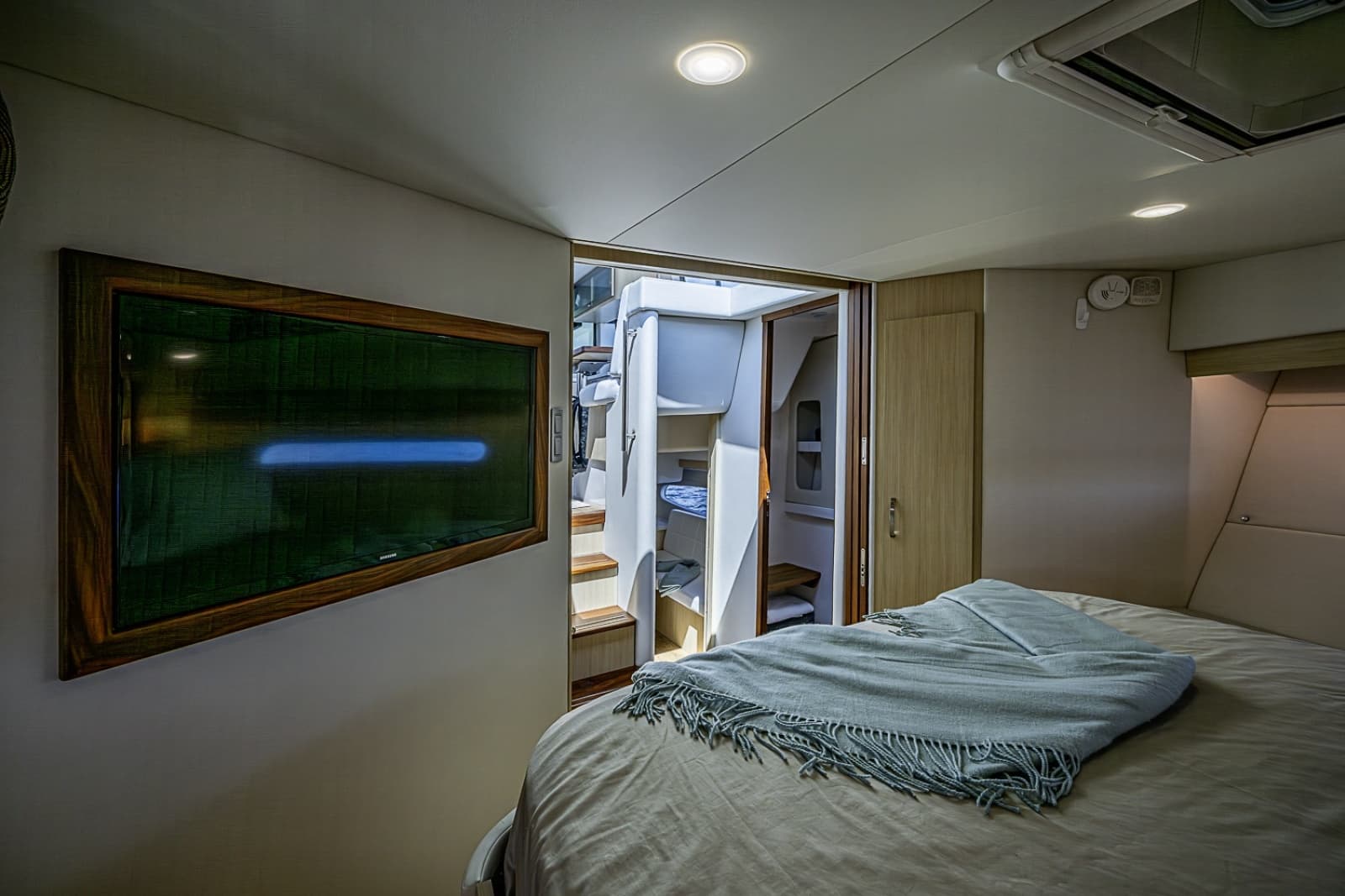 2025 Regal 38 XO - Photo 33