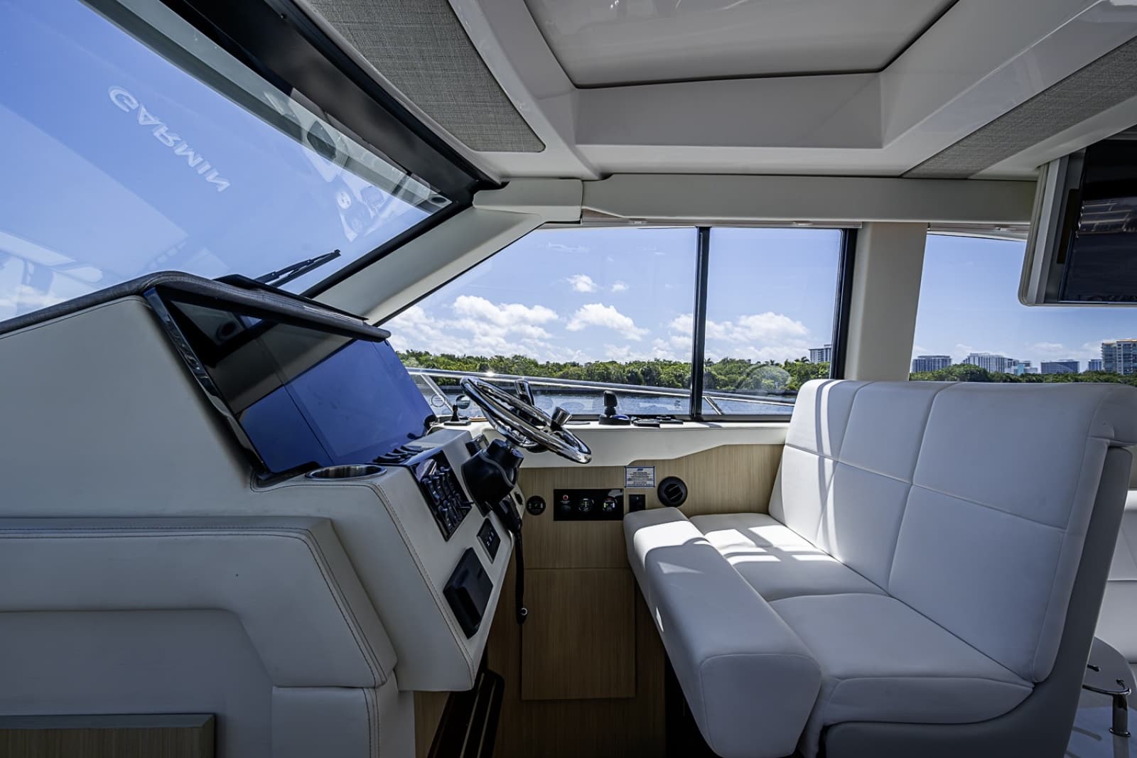 2025 Regal 38 XO - Photo 25