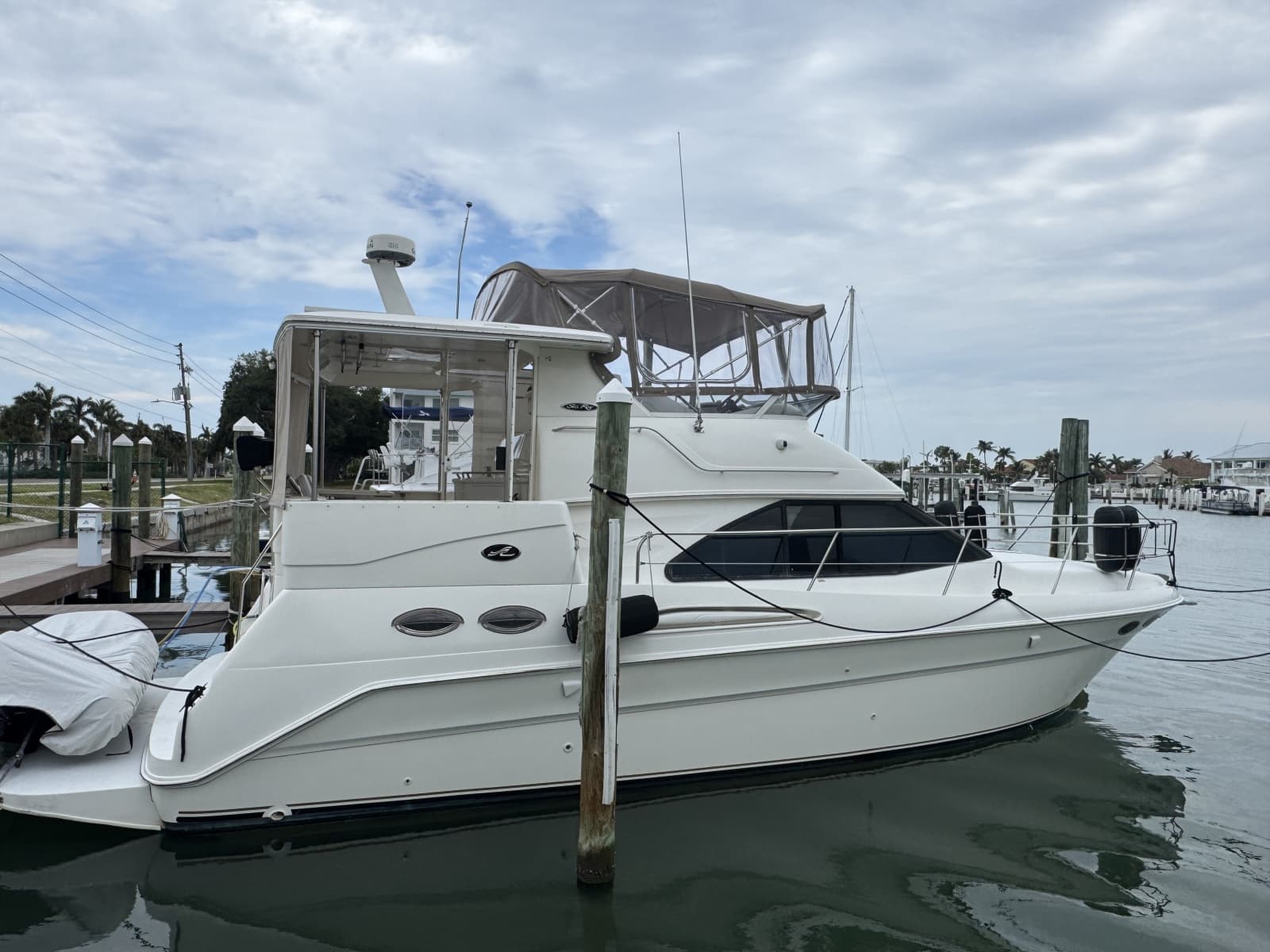 2001 Sea Ray 380 Aft Cabin - Photo 2