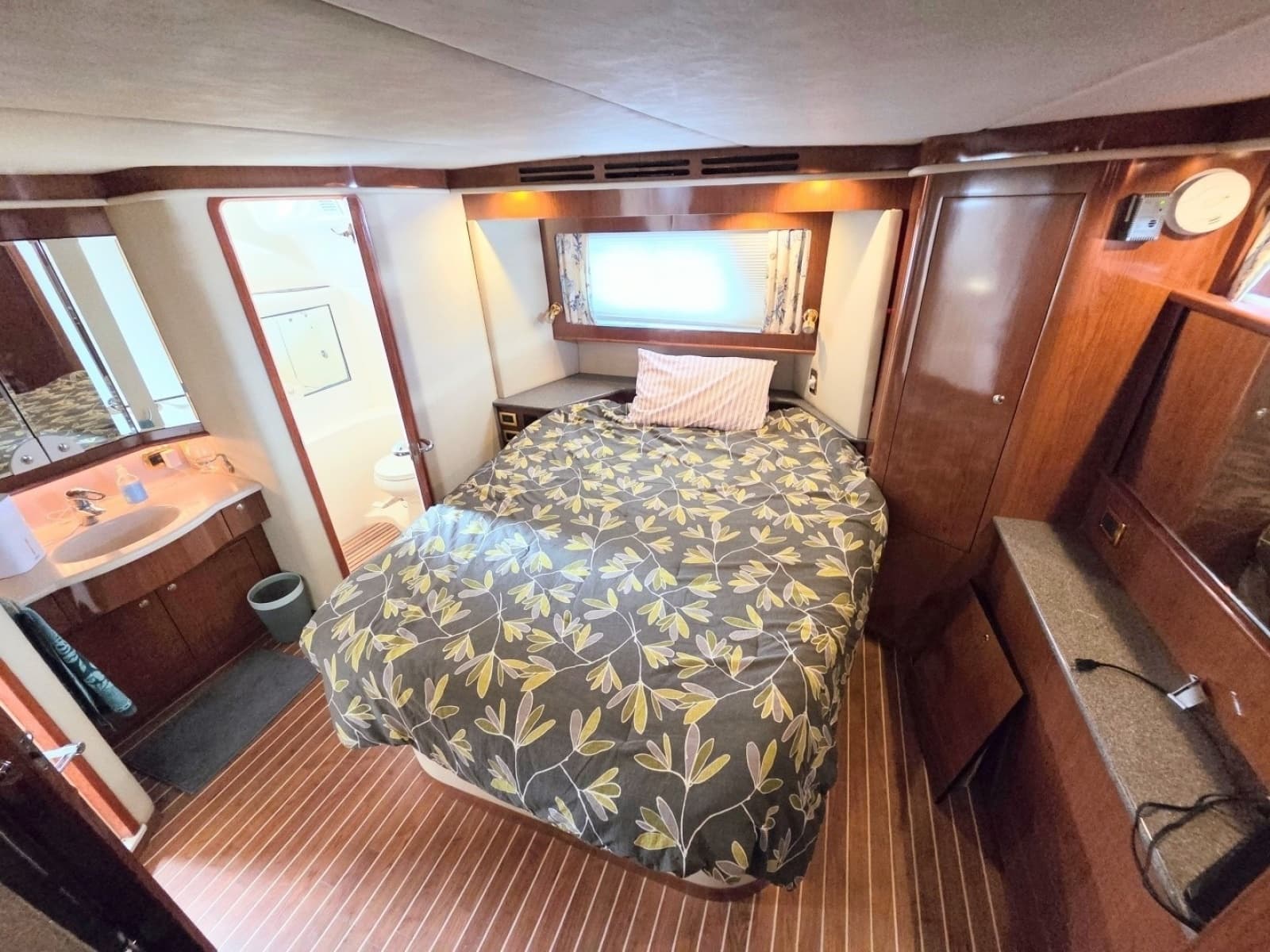 2002 Sea Ray 480 Motor Yacht - Photo 13