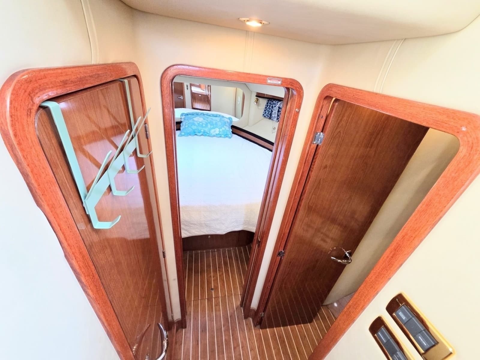 2002 Sea Ray 480 Motor Yacht - Photo 17