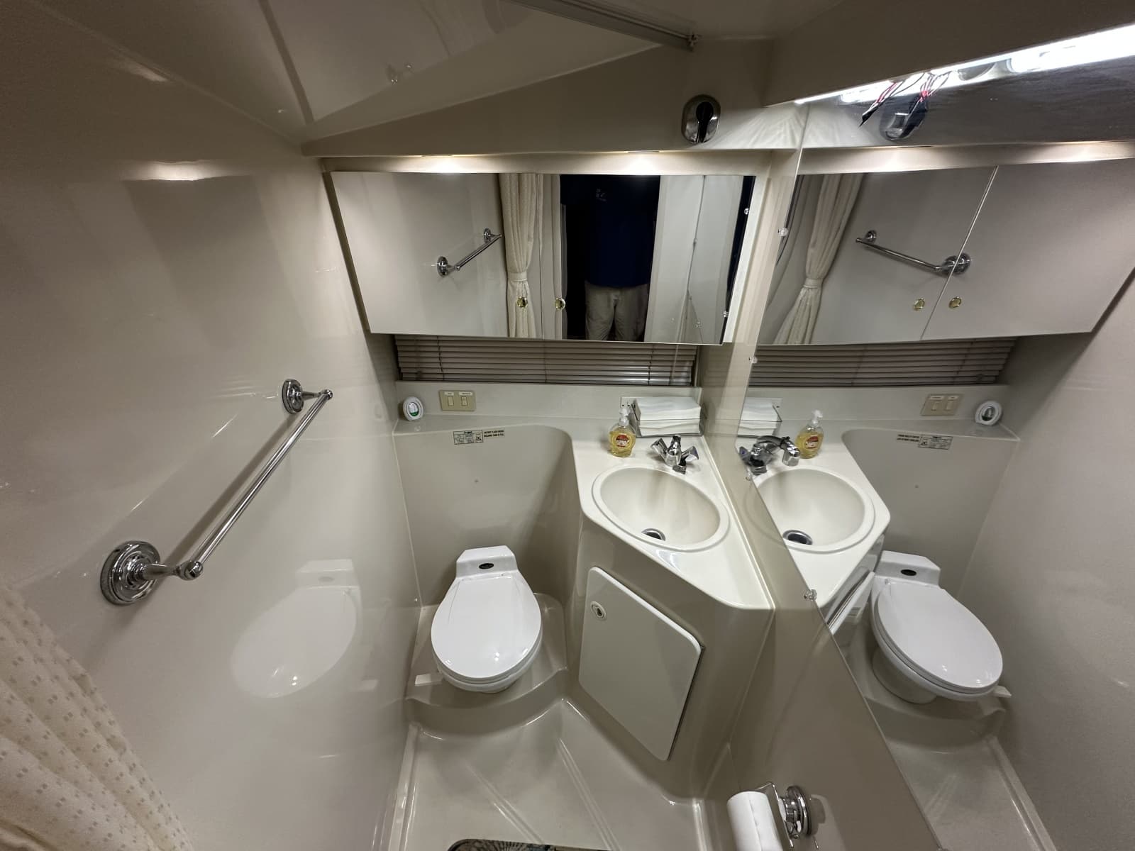 1998 Cruisers Yachts 3650 Aft Cabin - Photo 33