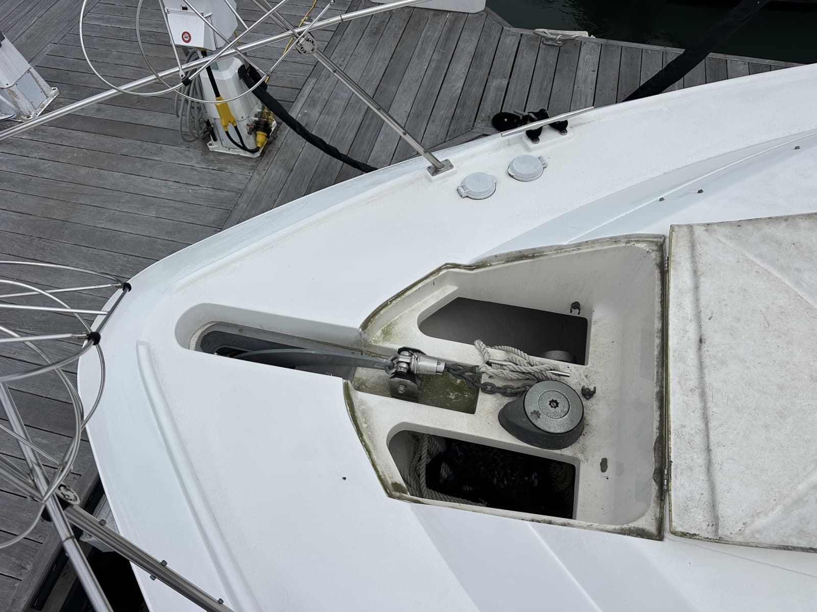 1998 Cruisers Yachts 3650 Aft Cabin - Photo 12