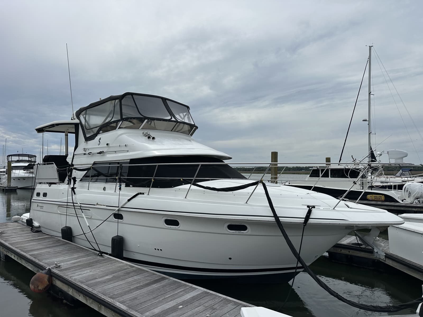 1998 Cruisers Yachts 3650 Aft Cabin - Photo 2