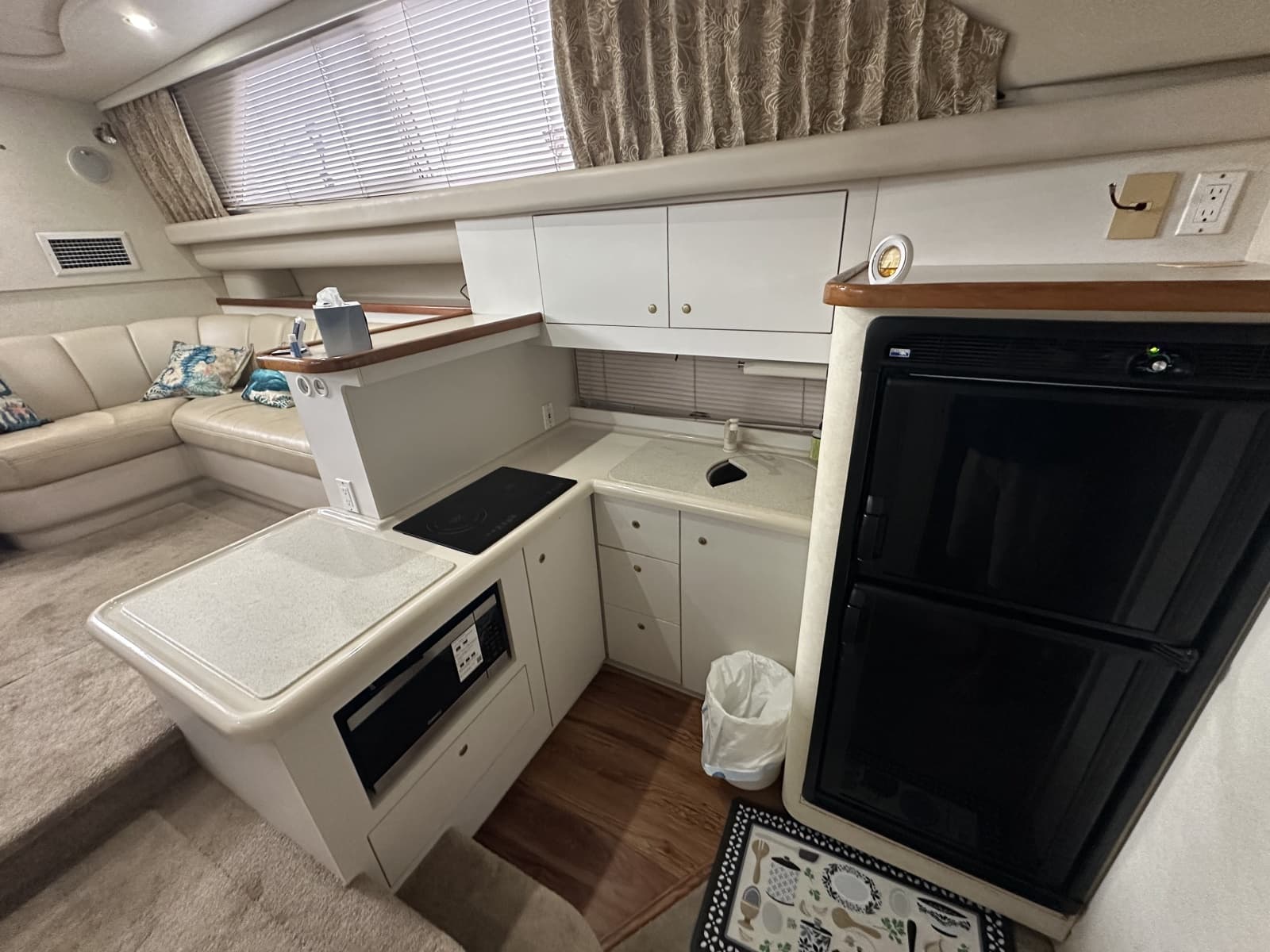 1998 Cruisers Yachts 3650 Aft Cabin - Photo 31