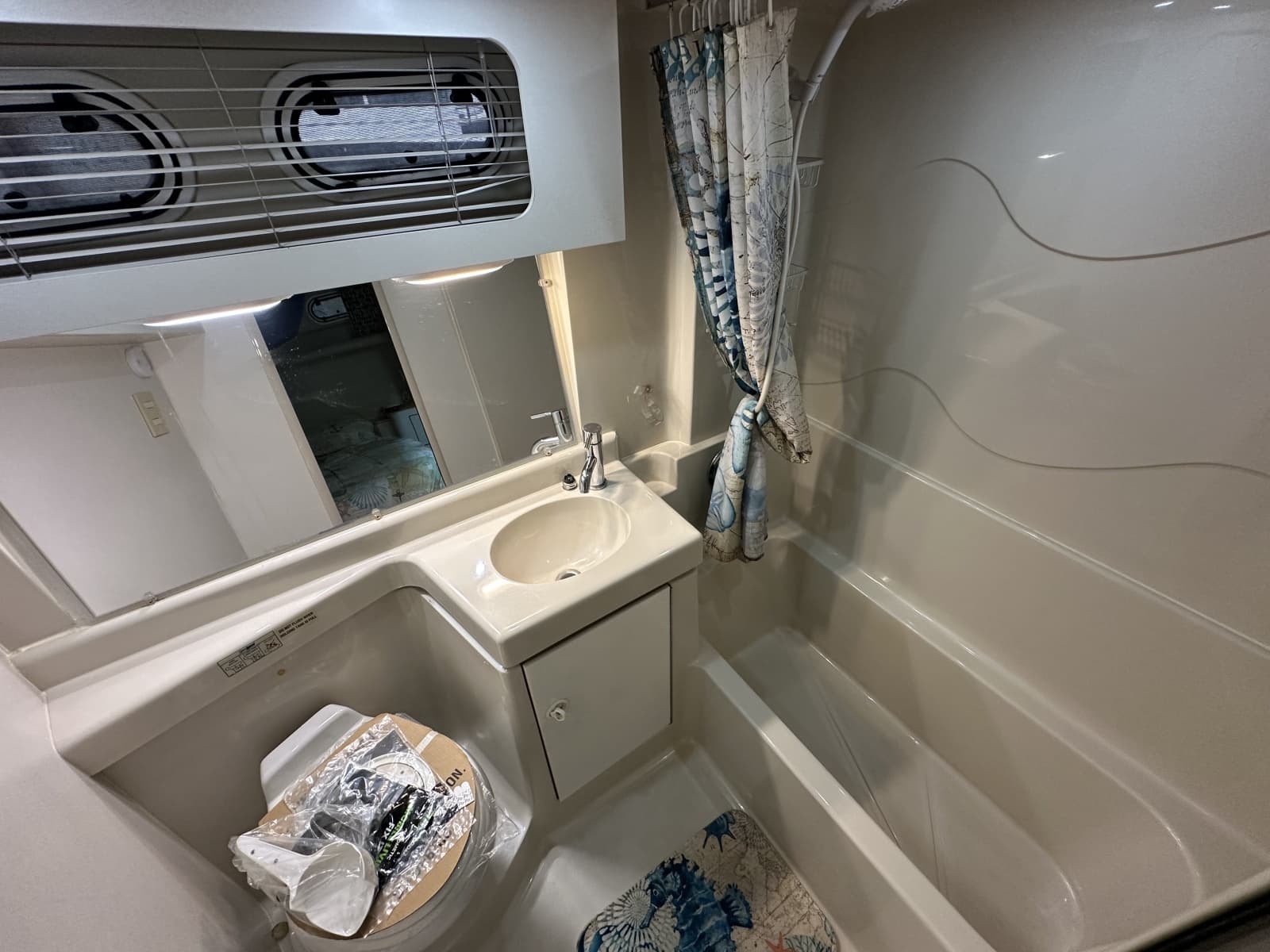 1998 Cruisers Yachts 3650 Aft Cabin - Photo 53