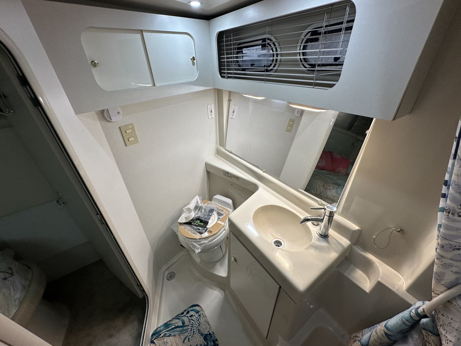 1998 Cruisers Yachts 3650 Aft Cabin - Photo 54