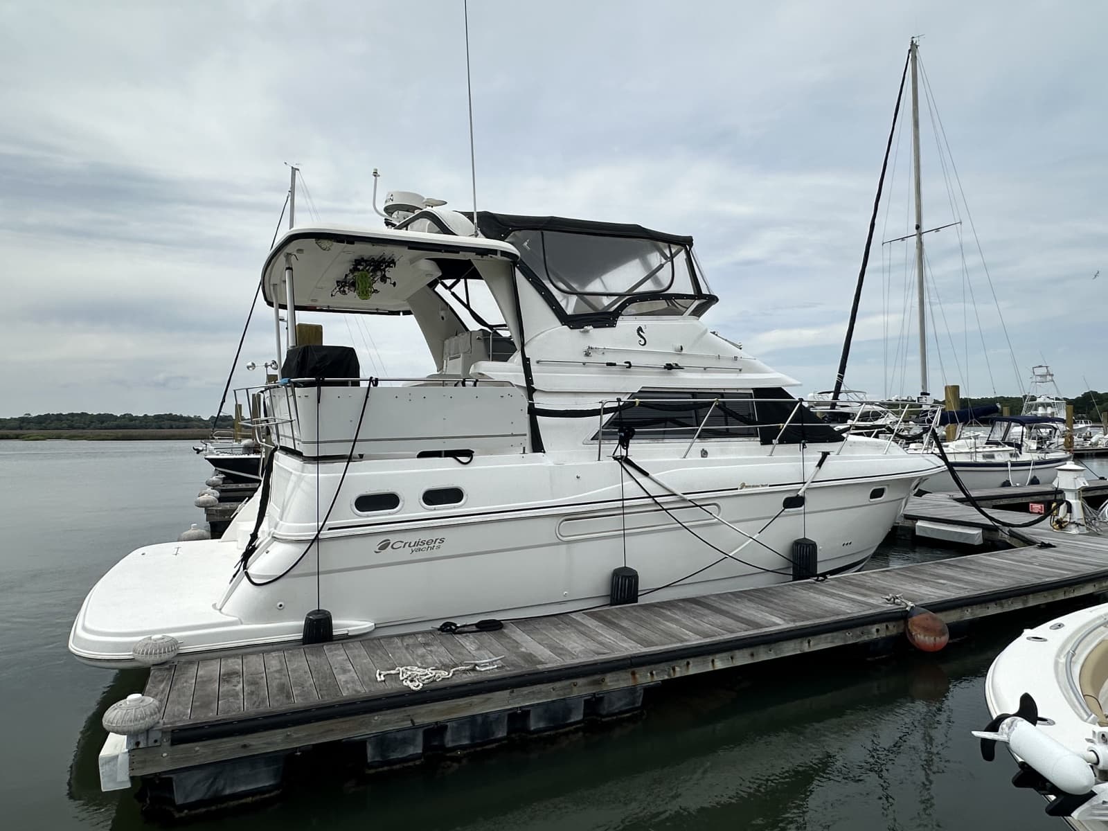 1998 Cruisers Yachts 3650 Aft Cabin - Photo 9