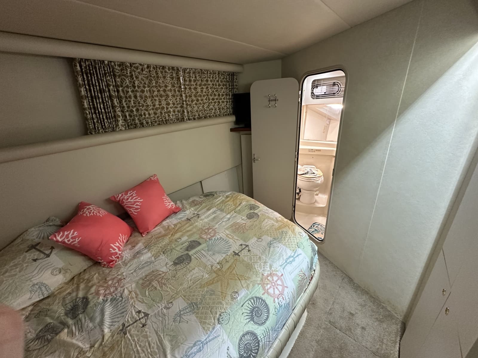 1998 Cruisers Yachts 3650 Aft Cabin - Photo 52