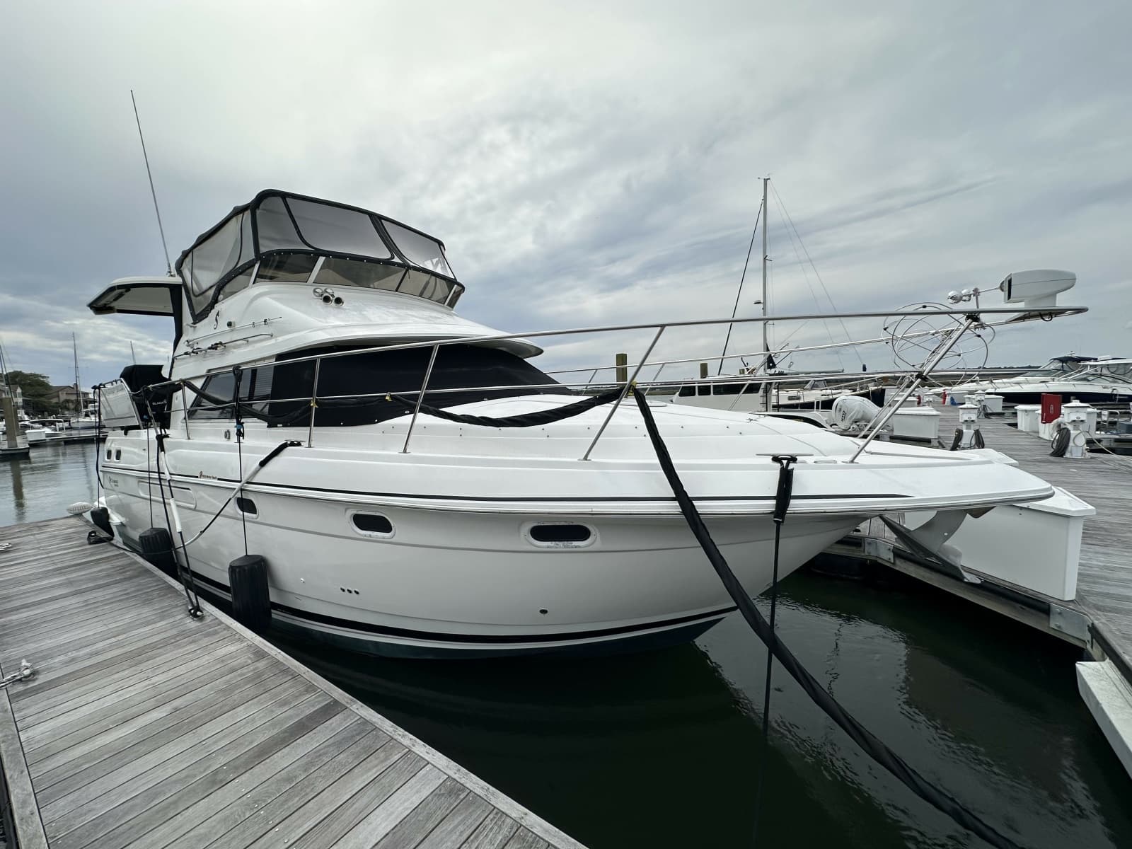 1998 Cruisers Yachts 3650 Aft Cabin - Photo 1