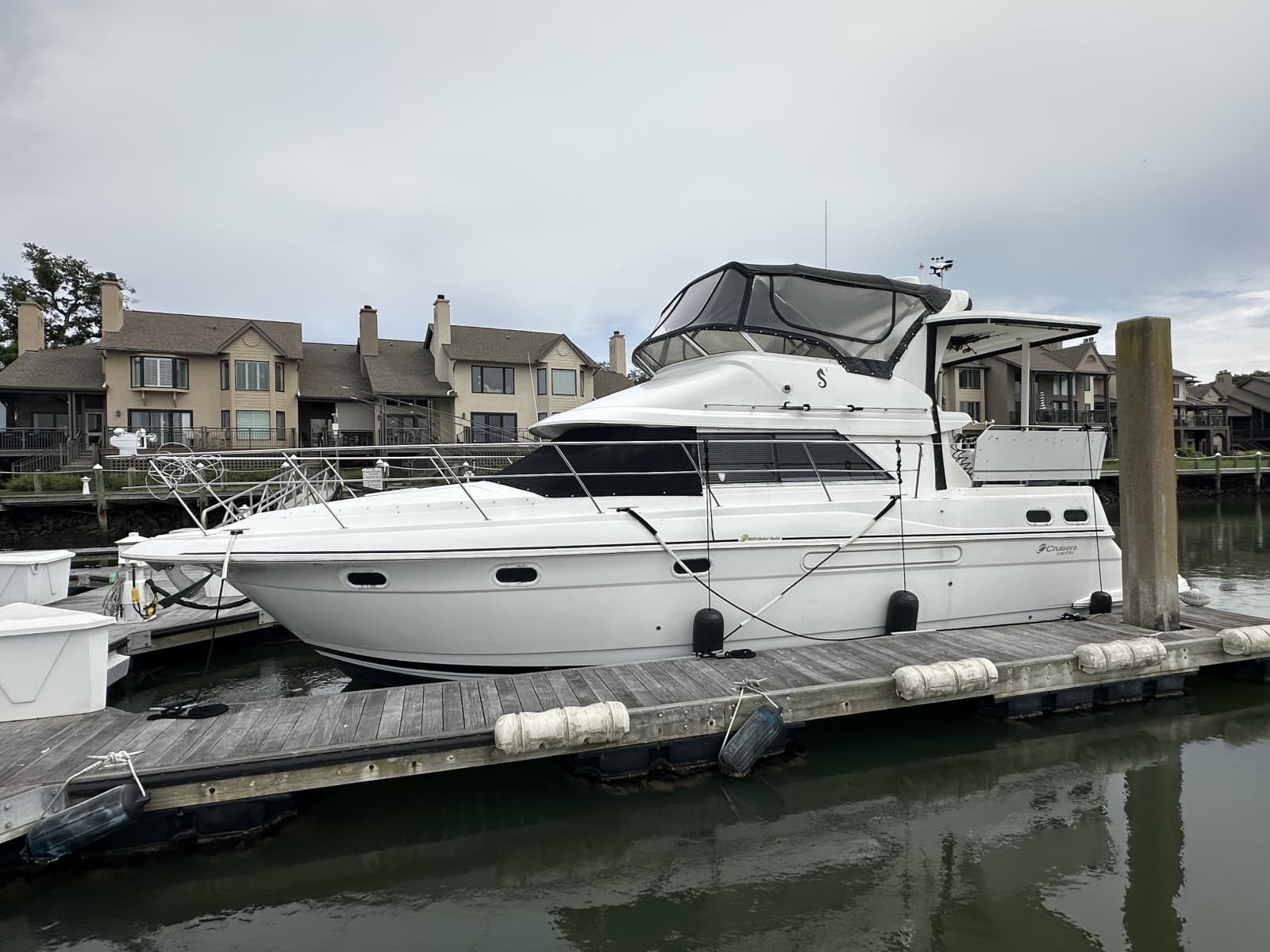 1998 Cruisers Yachts 3650 Aft Cabin - Photo 8