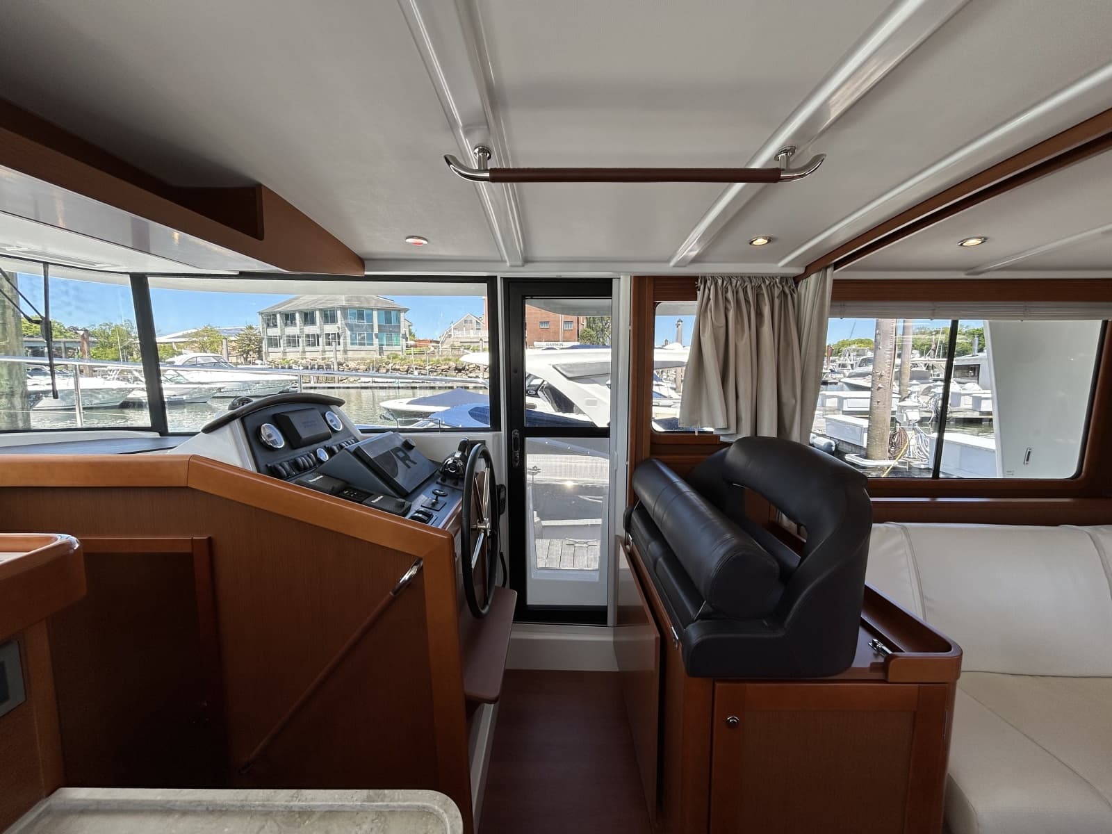 2018 Beneteau 44 Swift Trawler - Photo 12