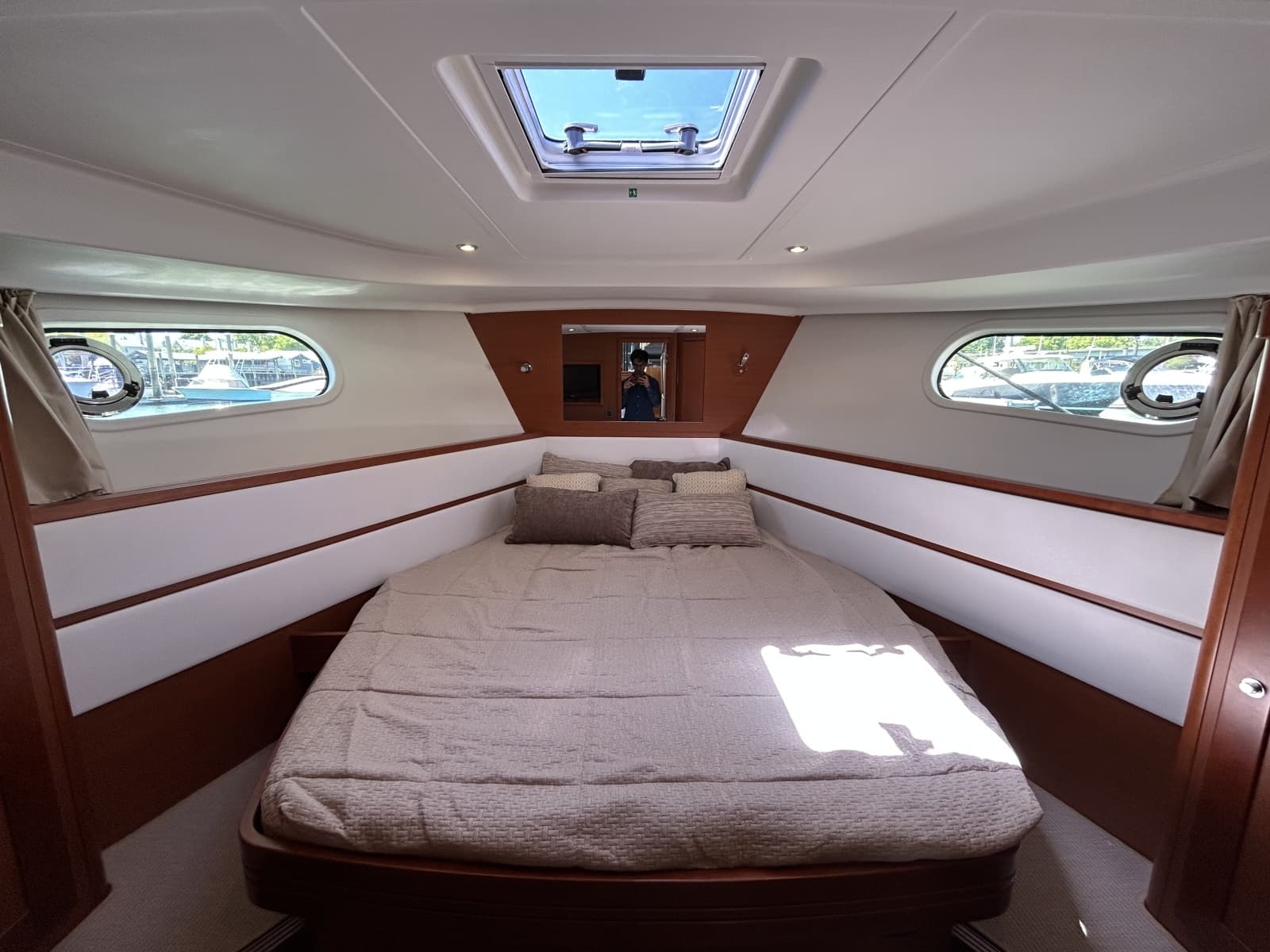 2018 Beneteau 44 Swift Trawler - Photo 18