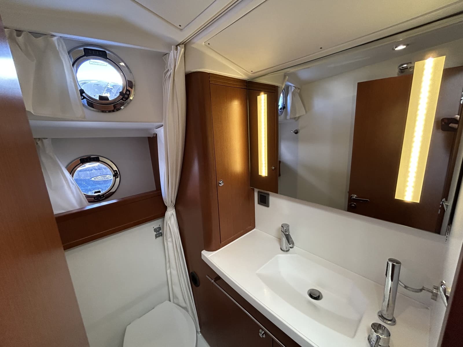 2018 Beneteau 44 Swift Trawler - Photo 17