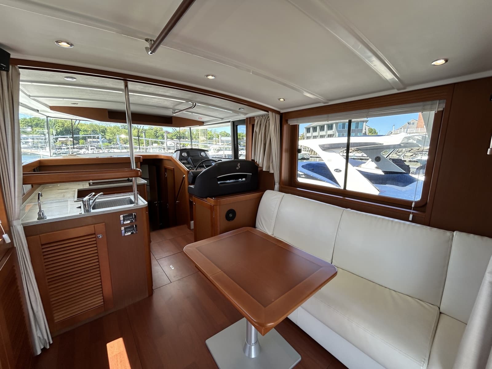 2018 Beneteau 44 Swift Trawler - Photo 8