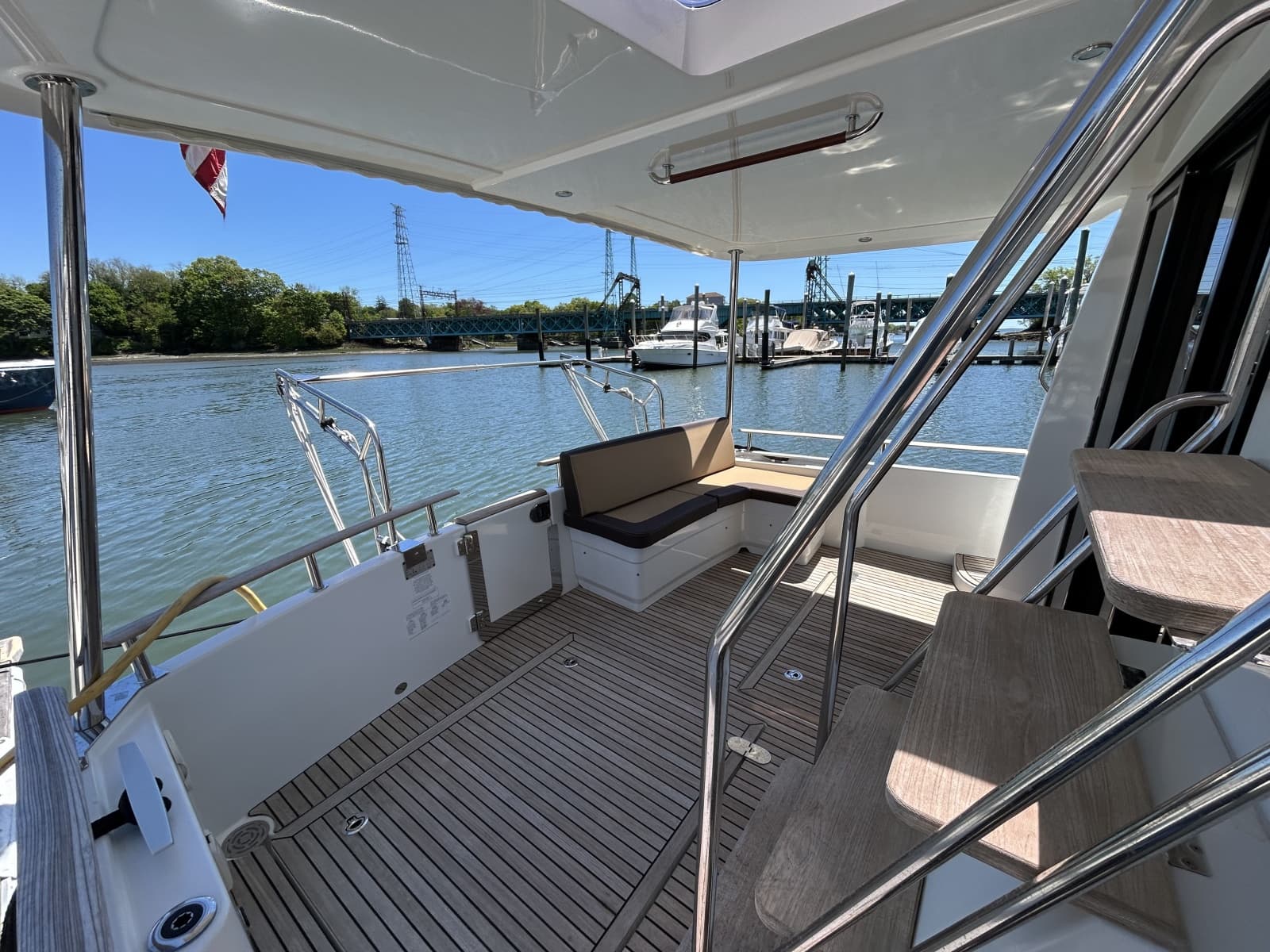 2018 Beneteau 44 Swift Trawler - Photo 7
